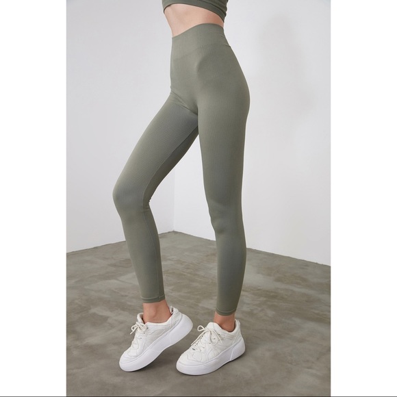 High Waist Ribbed Green Leggings - Picture 5 of 5